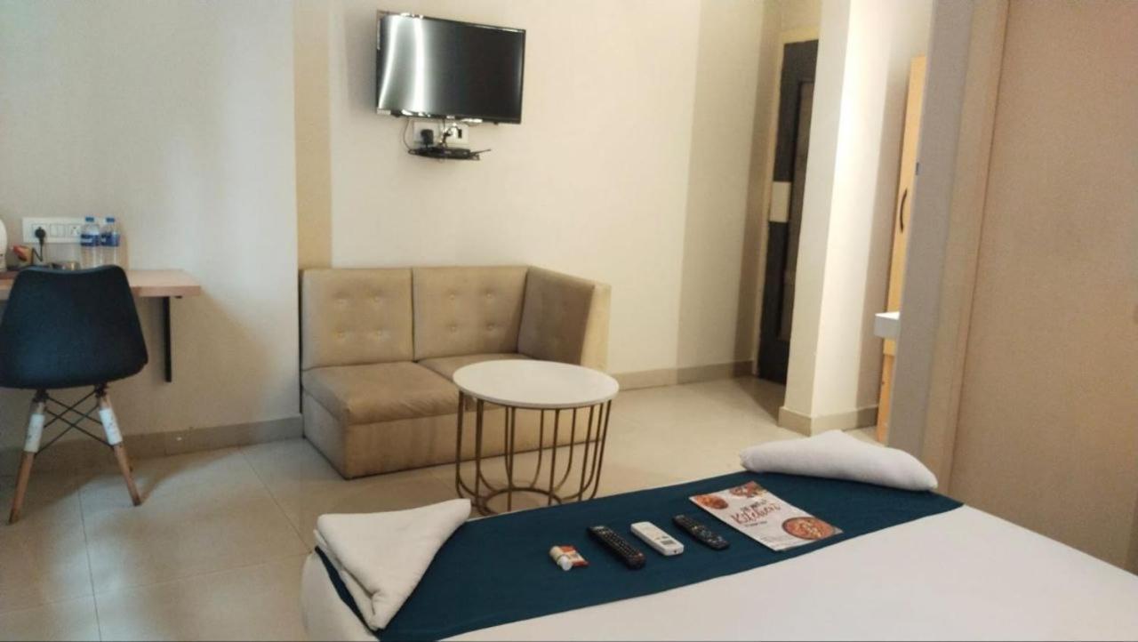 Hotel Mayfair Tower Колката Екстер'єр фото