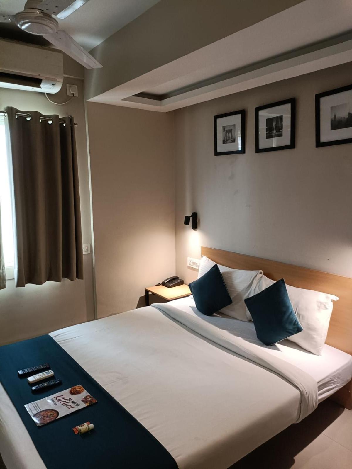 Hotel Mayfair Tower Колката Екстер'єр фото
