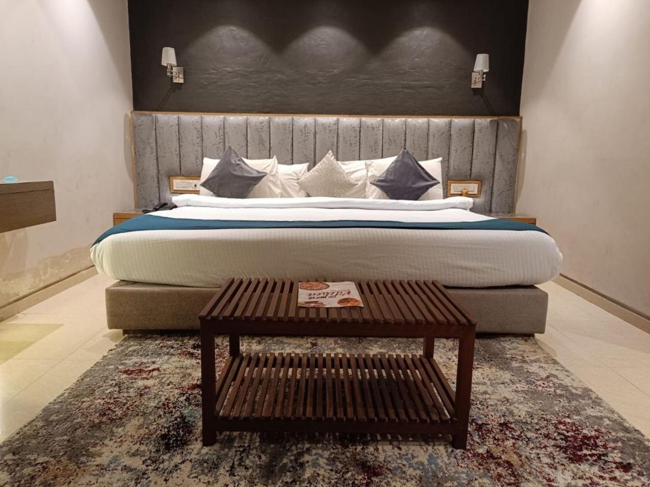 Hotel Mayfair Tower Колката Екстер'єр фото